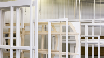 In der topmodernen Produktionshalle der Huber Fenster AG in Herisau werden … | © Huber Fenster AG